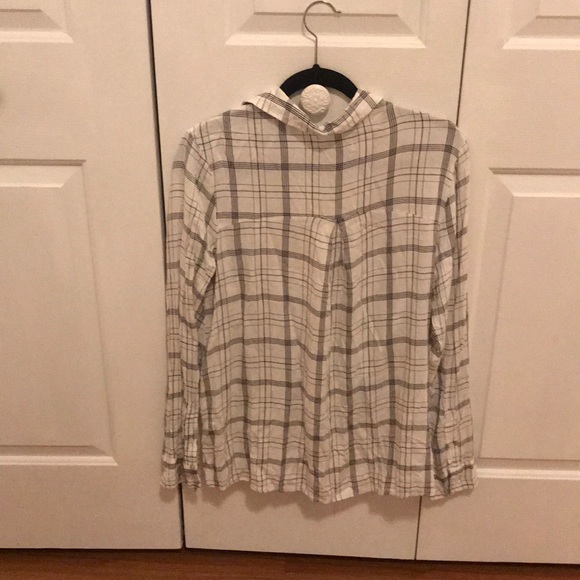 White plaid blouse, short in front long in back - Picture 2 of 3